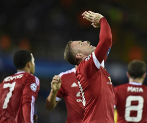 Rooney "nổ" chói tai sau hat-trick