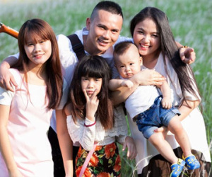 Tú Dưa - người đàn ông nhiều vợ, đông con của showbiz Việt