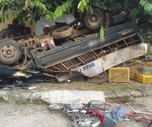 Xe tải mất lái lao vào 3 trẻ nhỏ, 1 em tử vong, 2 em nguy kịch