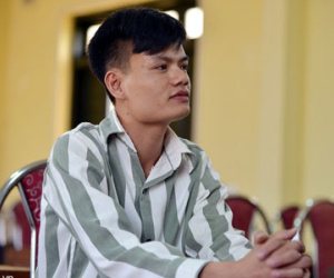 9X giết người kể phút lần đầu ôm con trai trong trại