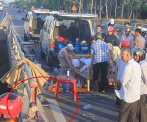 Bàng hoàng phát hiện thi thể 2 thanh niên trên đường quốc lộ