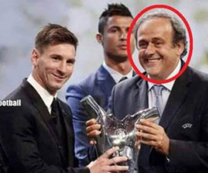Khi Messi nhận giải, Platini vui, Ronaldo buồn...