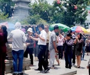 Người Sài Gòn, Hà Nội chen chúc đi lễ chùa trong ngày Vu Lan báo hiếu