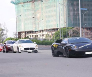 Việt Nam lo tụt hậu vẫn mê đắm hàng xa xỉ