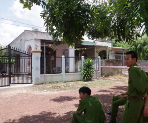 Kinh hoàng: Chờ con đi vắng, giết vợ xong rồi tự sát