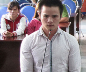 Đâm chết người vì bị... giẫm vào chân