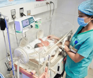 Mổ cứu thai nhi do sản phụ bị bắn xuyên cổ
