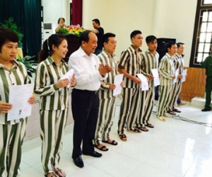 Phó Thủ tướng Nguyễn Xuân Phúc trực tiếp trao quyết định đặc xá