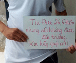 Thí sinh ôm bảng kêu cứu, Bộ trưởng ra tay