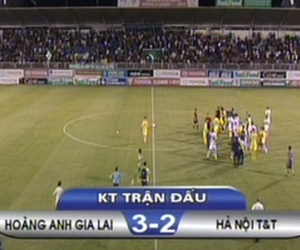 Cầu thủ HAGL và Hà Nội T&T nổi cáu, xô xát sau trận đấu