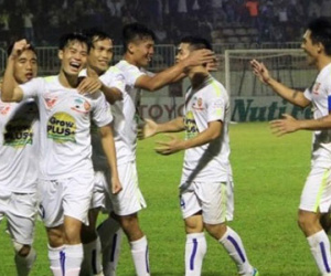 Chọc điên Hà Nội T&T, “HAGL xấu xí” ngược dòng không tưởng