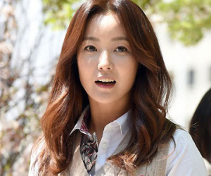 Kim Hee Sun nhận cát xê 66 tỷ đồng vào vai nữ thần