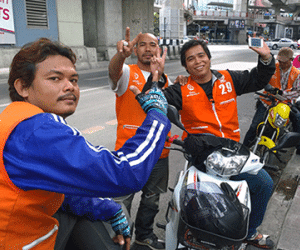Xe ôm - trợ thủ đắc lực truy tìm nghi phạm đánh bom Bangkok