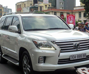 Chạm mặt Lexus LX570 mang biển “ngũ quý 8” tại Hà Nội