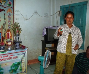 Vụ “Mẹ đốt con bằng xăng”: Người mẹ tàn nhẫn thường đánh đập con