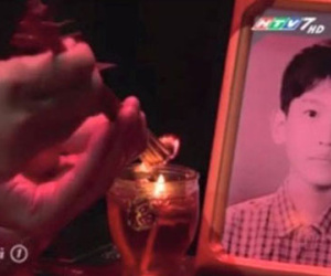 Ảnh Changmin (DBSK) bị đưa lên... bàn thờ trong phim Việt khiến fan nổi giận