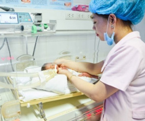Nghệ An: Sản phụ bị bắn trọng thương được chuyển ra Hà Nội điều trị