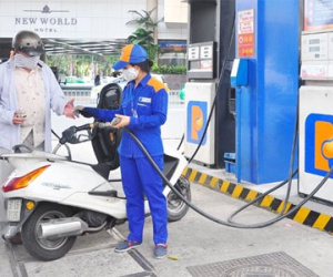 Xăng có thể giảm hơn 1.000 đồng sau lễ