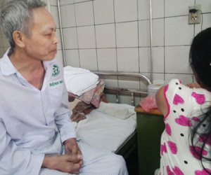 Sau cam kết, cán bộ y tế bớt... cáu gắt