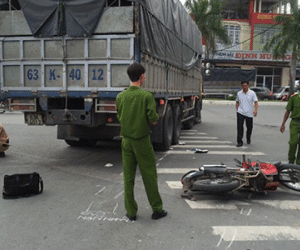 Bà bầu đi khám thai bị cuốn vào gầm xe tải tử vong