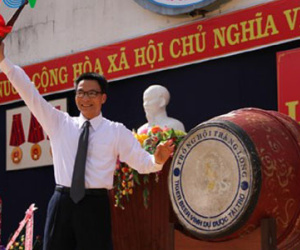 Khai giảng bớt giảng, khai trường bớt dài