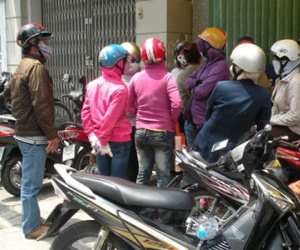 Vỡ hụi 3 tỷ, nhiều người vây nhà bà chủ cửa hàng điện máy