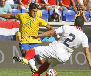 Brazil chật vật thắng trận đầu tiên hậu Copa America 2105