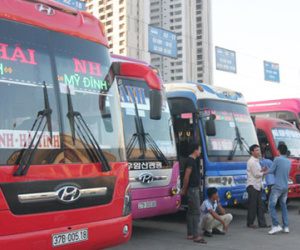 Xăng 5 lần giảm giá, ra văn bản chờ DN giảm cước