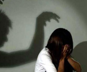 Yêu râu xanh đột nhập, trói tay thiếu nữ rồi cưỡng hiếp