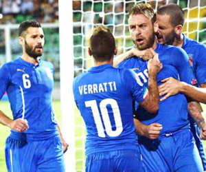 Italy 1-0 Bulgaria: De Rossi ghi bàn, nhận thẻ đỏ, Italy vật vã giành chiến thắng