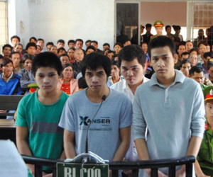 4 thanh niên đoạt mạng người vì tiếng nẹt pô lãnh 59 năm tù