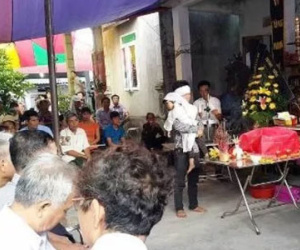 Bàng hoàng phát hiện thi thể một phụ nữ mang thai trôi trên sông
