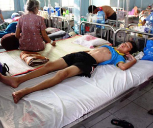Công an xã chích roi điện, thanh niên câm điếc ngất xỉu