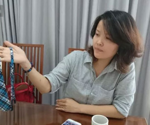 Mẹ lên facebook chê đồng phục học sinh xấu, con bị... đuổi học