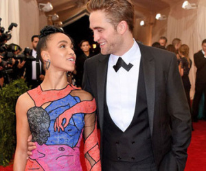 Pattinson và bạn gái hoãn cưới vô thời hạn