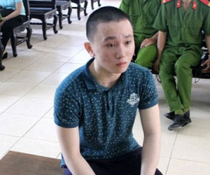 Bị đâm 21 nhát dao vẫn may mắn sống sót nhờ… giả chết
