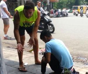 Đội quân đánh giày kiểu trấn lột ở phố cổ Hà Nội