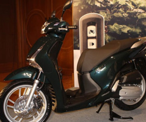 Ảnh chi tiết Honda SH mới với chìa khóa thông minh