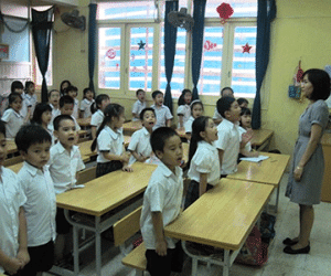 Bộ GD-ĐT đề nghị dãn thời gian thu tiền BHYT học sinh