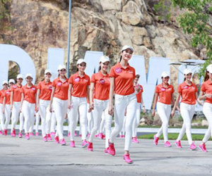 Người đẹp Hoa hậu Hoàn vũ Việt khoe sắc vóc trên sân golf