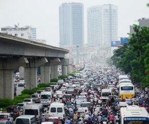Rừng xe nhích nhọc nhằn mỗi buổi sáng trên đường Nguyễn Trãi