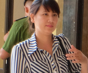 Vợ Nguyễn Mạnh Tường lặng lẽ đến phiên tòa xử chồng