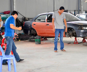 Bắt nghi phạm đâm chết chủ gara ô tô