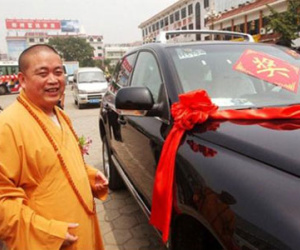 “Chơi” phương trượng Thiếu Lâm, quan chức cảnh sát trả giá đắt