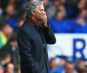 Thua rát mặt, Mourinho bần thần như bị... ám