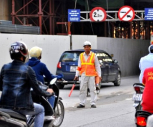 Ảnh: Ngày đầu dỡ rào chắn "lô cốt" gây tắc đường ở Hà Nội