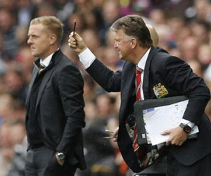 Tiết lộ: Van Gaal "lật tung" khách sạn trước đại chiến Liverpool