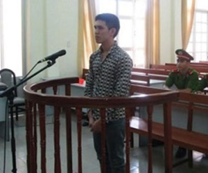 Bênh mẹ, con lỡ tay giết cha