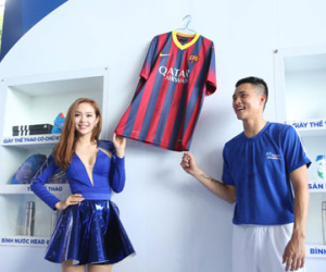 Công Vinh hít đất để chứng tỏ bản lĩnh đàn ông trước Minh Hằng