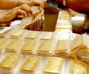 Giá vàng “đi ngang”, USD đảo chiều tăng vọt